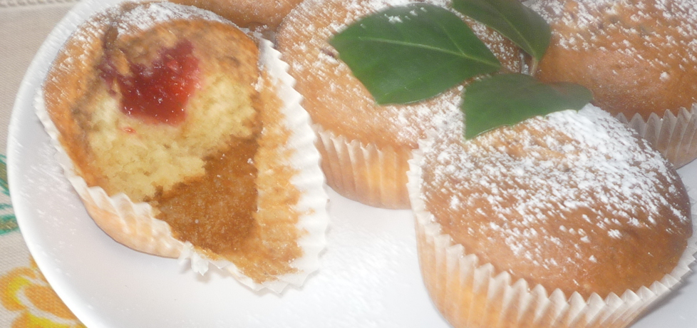 Dwukolorowe muffinki z nadzieniem różanym (autor: gosia4747 ...