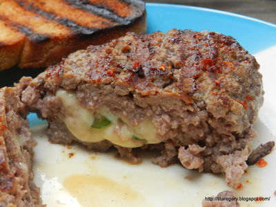 Pikantny burger wołowy