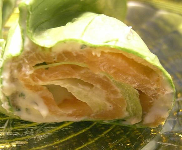 Przepis  roladki z salaty z lososiem przepis