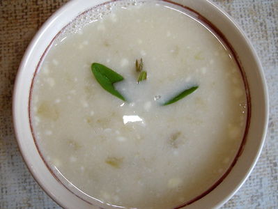 Zupa z rabarbaru