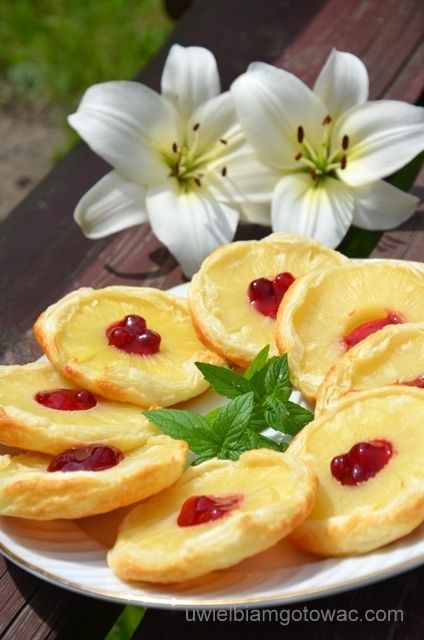 Przepis  ciastka francuskie z ananasem przepis
