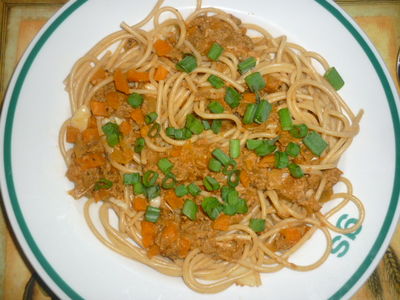 Spaghetii pełnoziarniste z sosem tuńczykowym