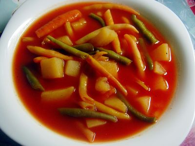 Zupa z fasolki szparagowej na soku pomidorowym