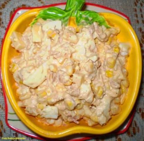 Przepis  żółta sałatka z tuńczykiem : przepis