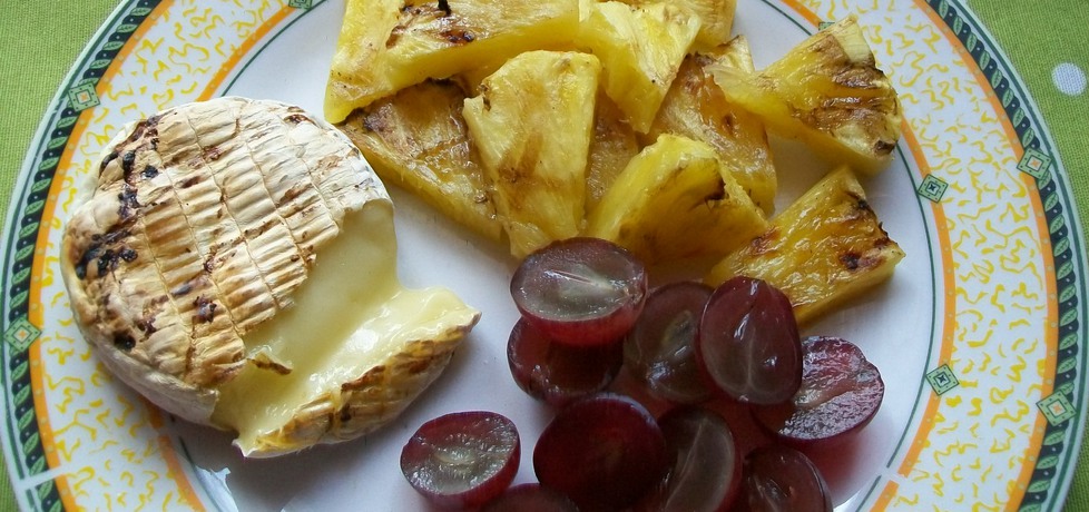 Grillowany camembert w towarzystwie owoców (autor: migotka28 ...