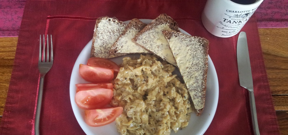 Smaczna jajecznica na śniadanie (autor: basienka203 ...