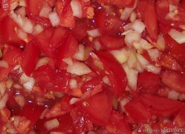 Sałatka z pomidorro cebullo śmietanna