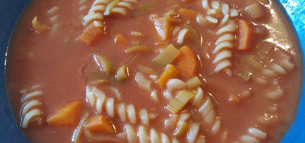 Szybka zupa pomidorowa z makaronem i porem (autor: onyzakare ...