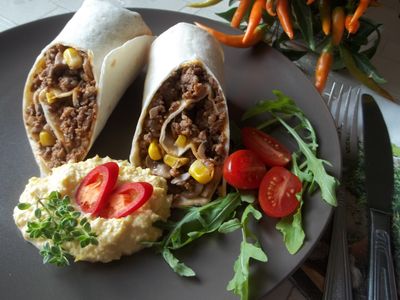 Burrito z mięsem i pieczarkami