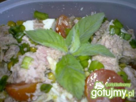 Przepis na sałatka z tuńczykiem i mozzarellą