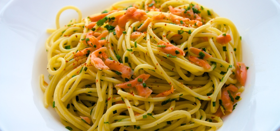 Makaron spaghetti z wędzonym łososiem i cytryną (autor: emeslive ...