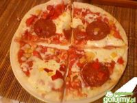 Przepis  pizza z pomidorowym sosem przepis