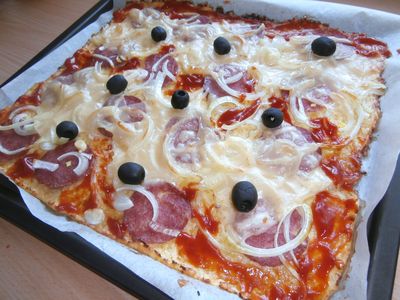 Pizza na spodzie z kalafiora