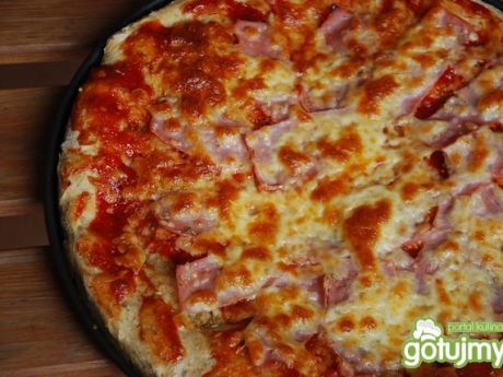 Przepis na pizza z szynką i serem