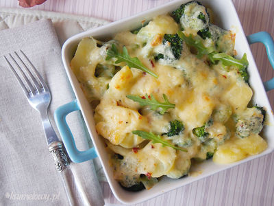 Ziemniaki z brokułami zapiekane pod mozzarellą