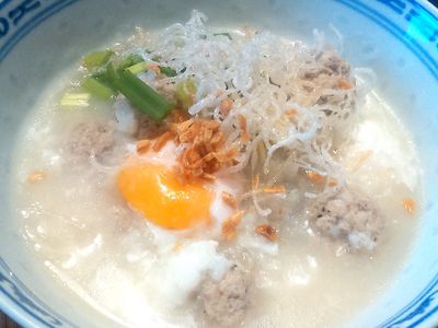 Joke moo sub, czyli tajska zupa śniadaniowa (โจ๊กหมูสับ ...