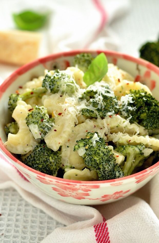 Przepis  pasta z brokułami w sosie śmietanowo
