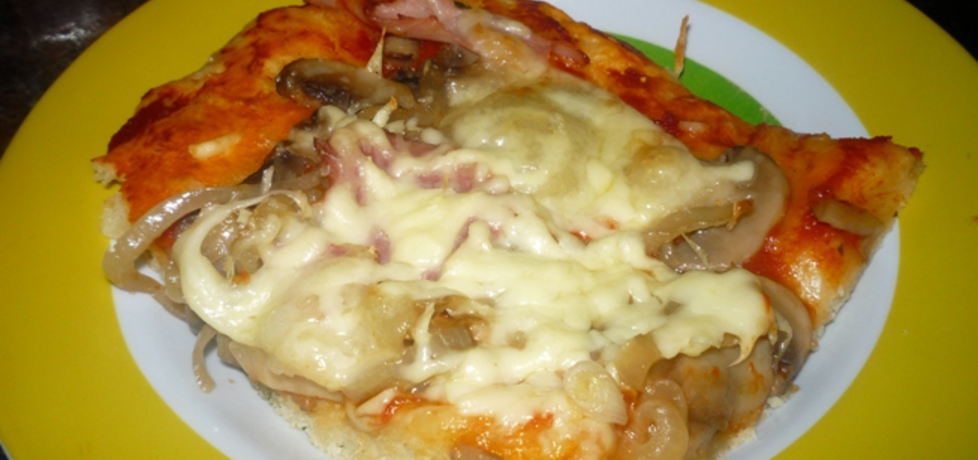 Pizza z szynką, pieczarkami i serem mozarella (autor: iwona32 ...