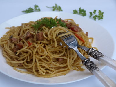 Spaghetti w sosie curry