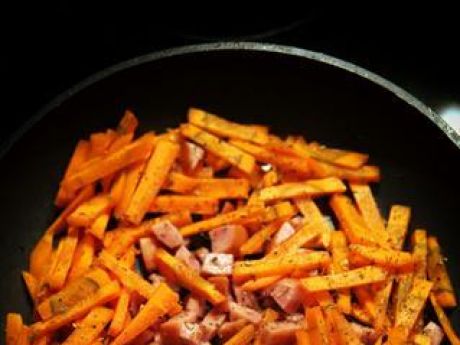 Przepis  marchewka z kiełbasą stir-fry przepis
