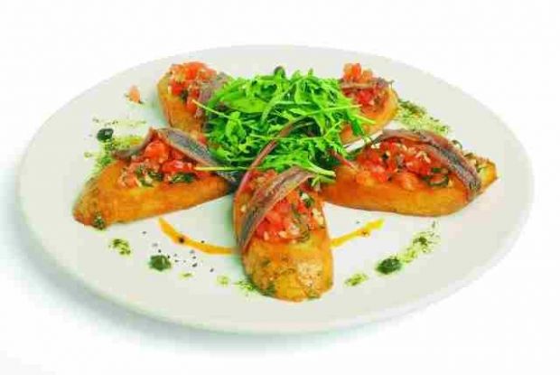 Przepis  grzanki z pomidorami i anchovies przepis