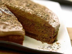 Tort z kawałkami czekolady  prosty przepis i składniki