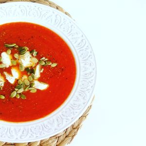 Zupa krem z pomidorów i mozzarellą