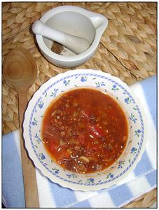 Marokańska zupa soczewicowa z cynamonem