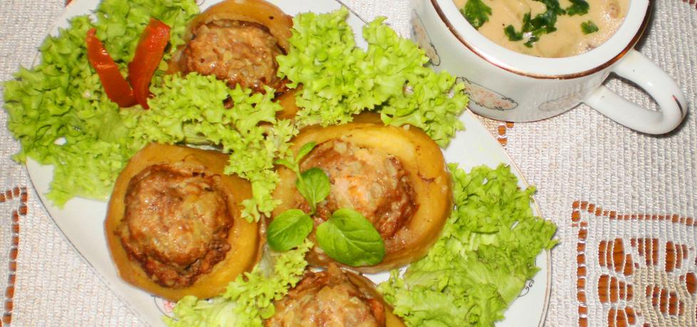Ziemniaki faszerowane mięsem w sosie grzybowym : (autor ...