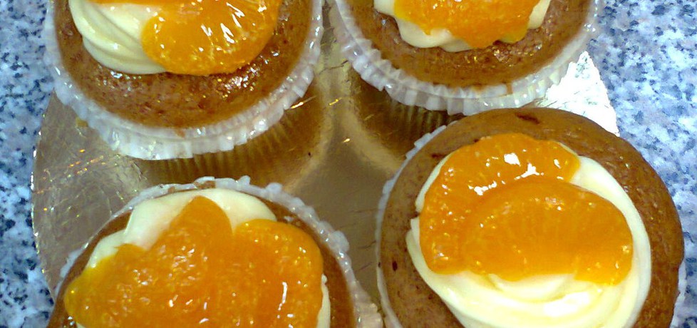 Muffinki marchewkowe z kremem i mandarynką (autor: margo1 ...