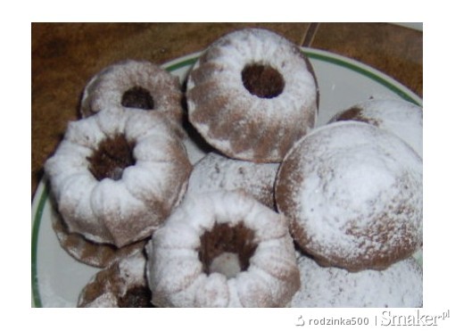 Muffinki z ciasta murzynkowego