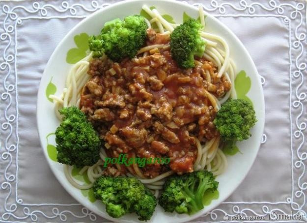 Spaghetti z mięsem mielonym i pieczarkami