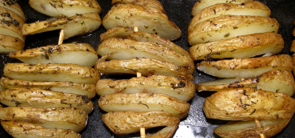 Pyszne pieczone ziemniaki spiralki w piekarniku... (autor: w