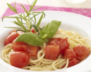 Spaghetti z pomidorkami cherry  prosty przepis i składniki