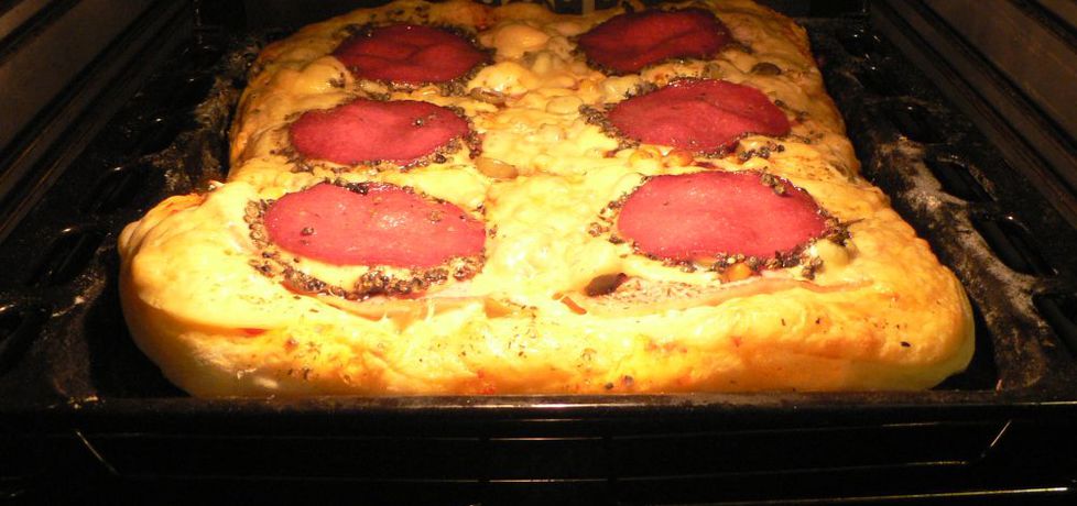 Pizza z salami z zielonym pieprzem (autor: goofy9)
