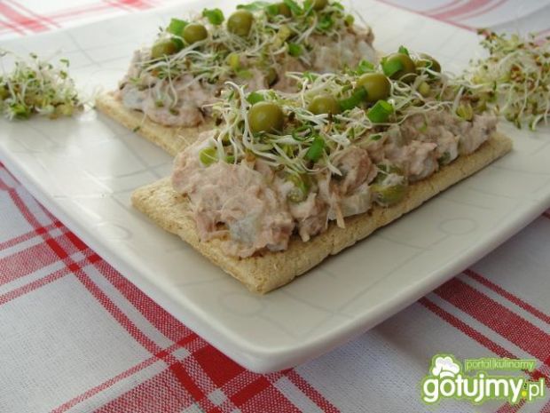 Przepis na sałatka z tuńczyka z groszkiem