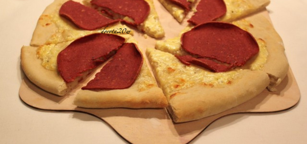 Wegetariańska pizza z salami (autor: dorota20w)