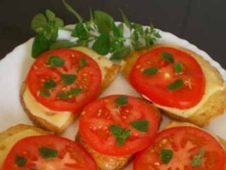 Grzanki z serem i pomidorem  przygotowanie