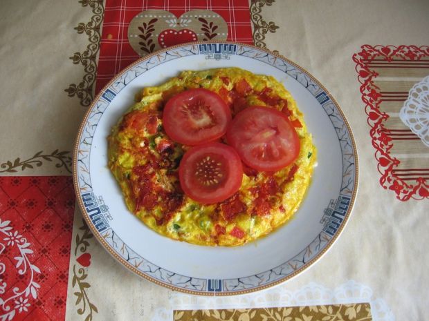 Przepis  omlet z pomidorami i szczypiorkiem przepis
