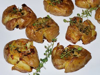 Pieczone ziemniaki czosnkowo