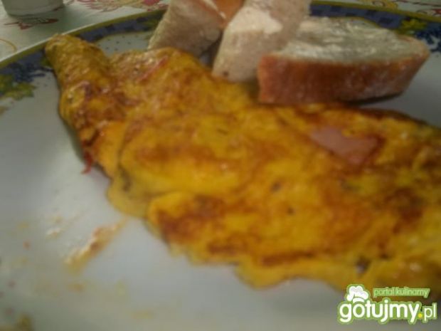 Przepis  omlet z szynką pomidorami oraz bazylią przepis