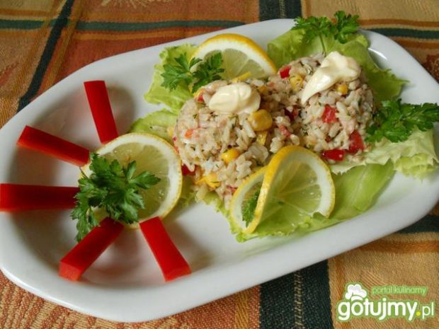 Przepis  sałatka z tuńczyka z naturalnym ryżem przepis