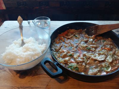 Polędwica z ryżem i warzywami