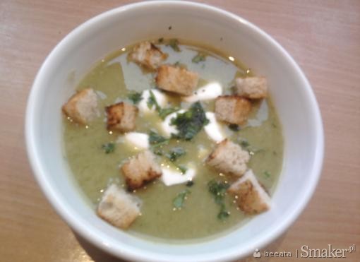 Zielona zupa z bobu