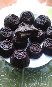Mocno czekoladowe muffinki z masą serowo