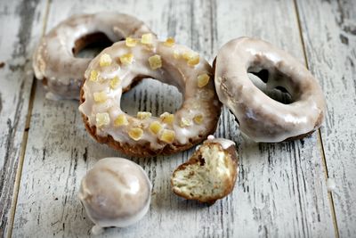 Donuts (doughnuts) – pączki z dziurką