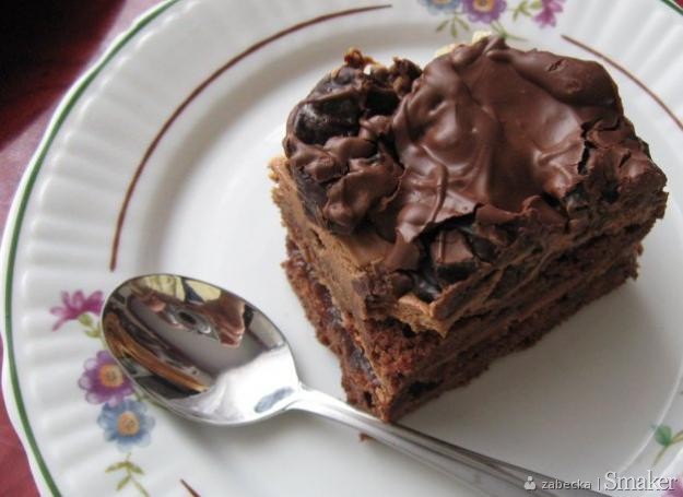 Tort czekoladowy ze śliwkami