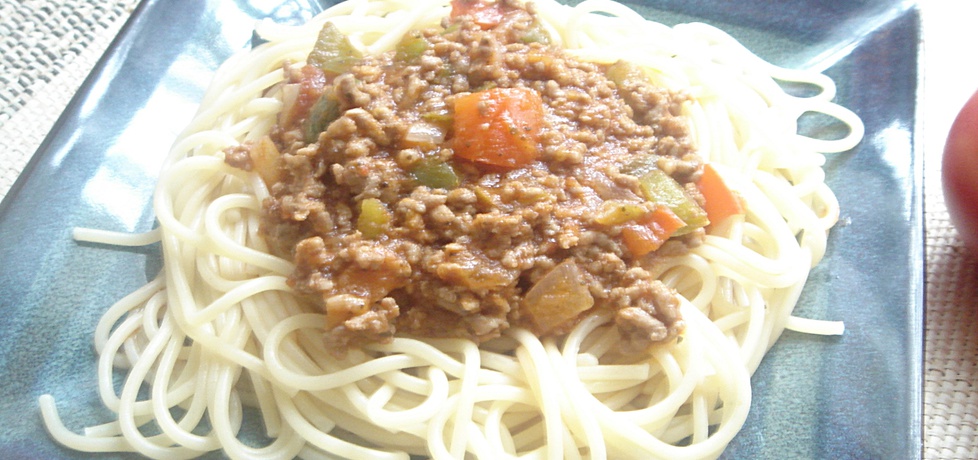 Spaghetti z sosem mięsno