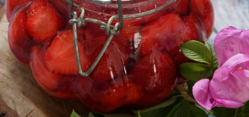 Nalewka truskawkowa z płatkami róży (autor: klorus ...