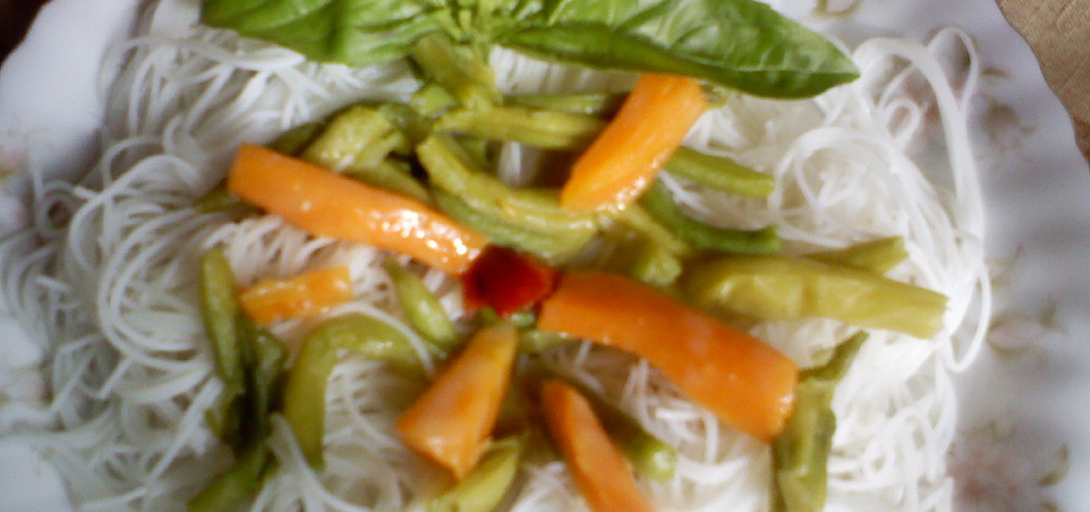 Makaron ryżowy z gotowanymi warzywami (autor: mar3sta ...